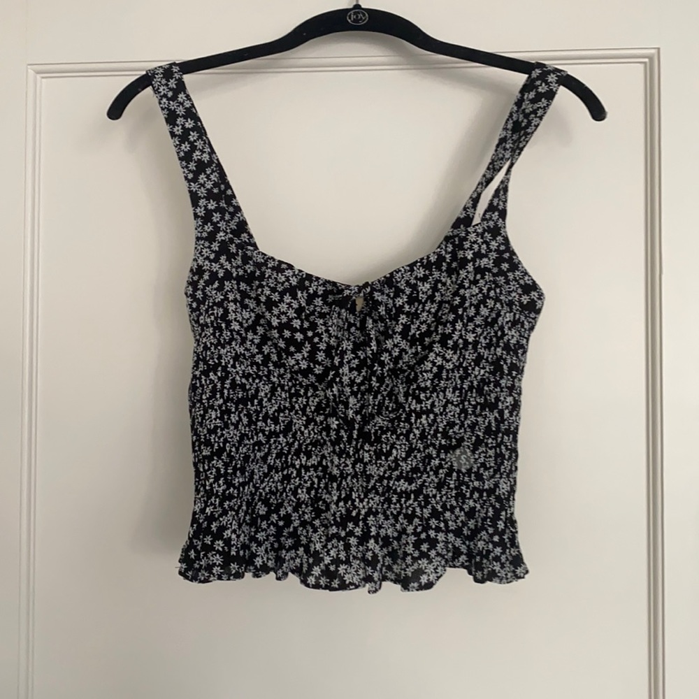 size small pacsun black and white flowered top. cropped and cute.